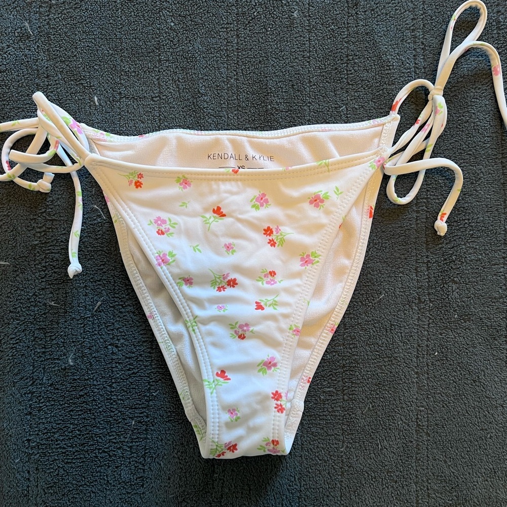 Kendall & Kylie floral bikini bottoms size xs $10